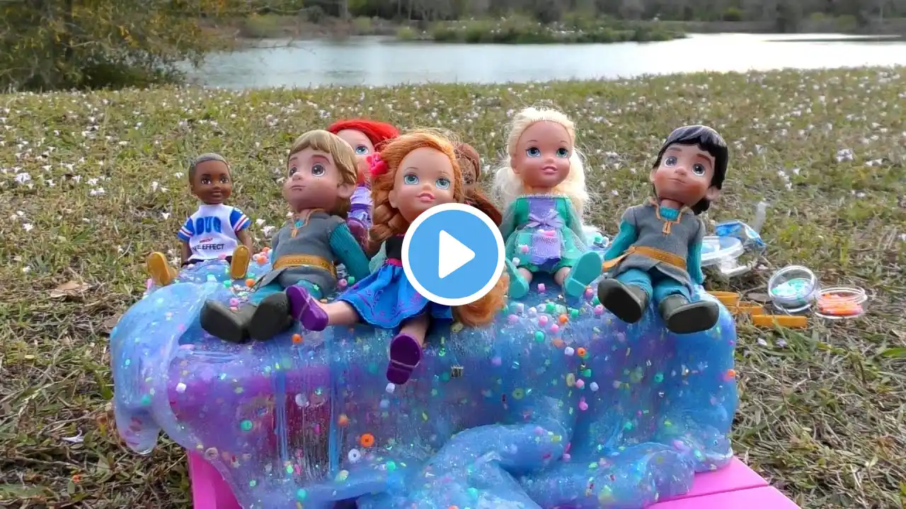 Slime Fun ! Elsa & Anna toddlers are playing outdoors - Barbie dolls - game