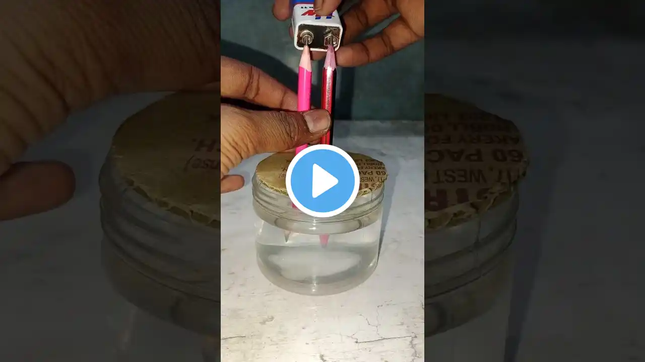 Battery + salt + water + pencil eletrolysis experiment #make #diy #experiment #yesexperiments