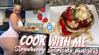 COOK WITH ME | SUNDAY BRUNCH |STRAWBERRY SHORTCAKE CRUNCH PANCAKES | 🥞🍓