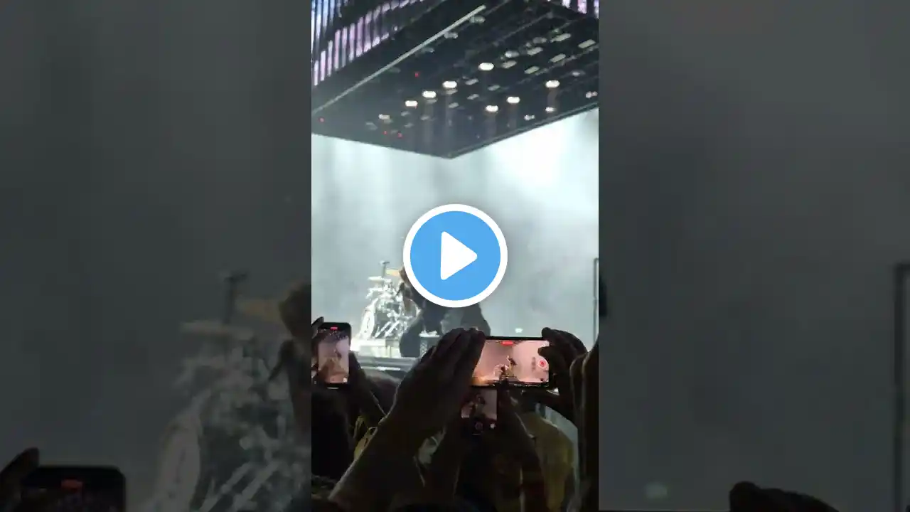 Linkin Park: Intro+Papercut✂️🎶🤘 ‪@LinkinPark‬ #mikeshinoda #o2arena #london #linkinpark #concert