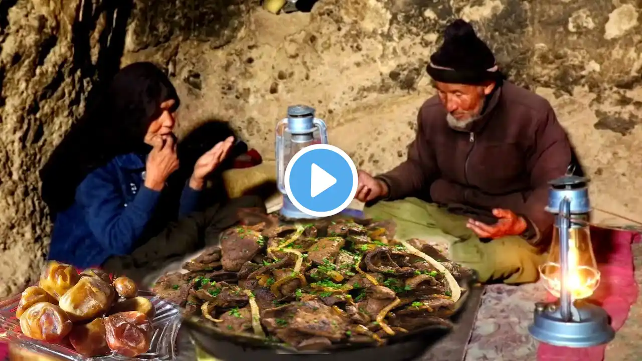 🌙🔥🍴An Old Couple's Iftar in the Cave ! This heartfelt scene A Reflection of Devotion and Tradition